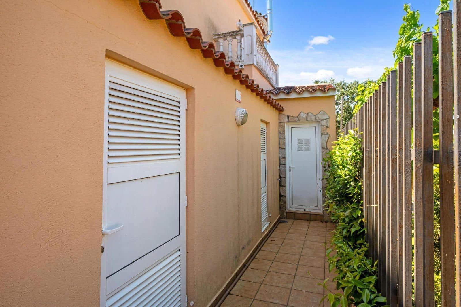 5 soverom Villa til salgs i Empuriabrava med svømmebasseng garasje - € 470 000 (Ref: 9003888)