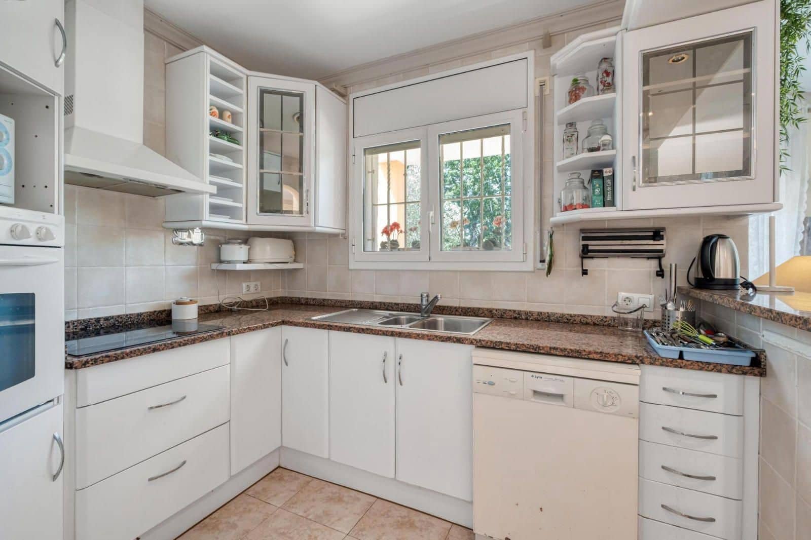 5 soverom Villa til salgs i Empuriabrava med svømmebasseng garasje - € 470 000 (Ref: 9003888)