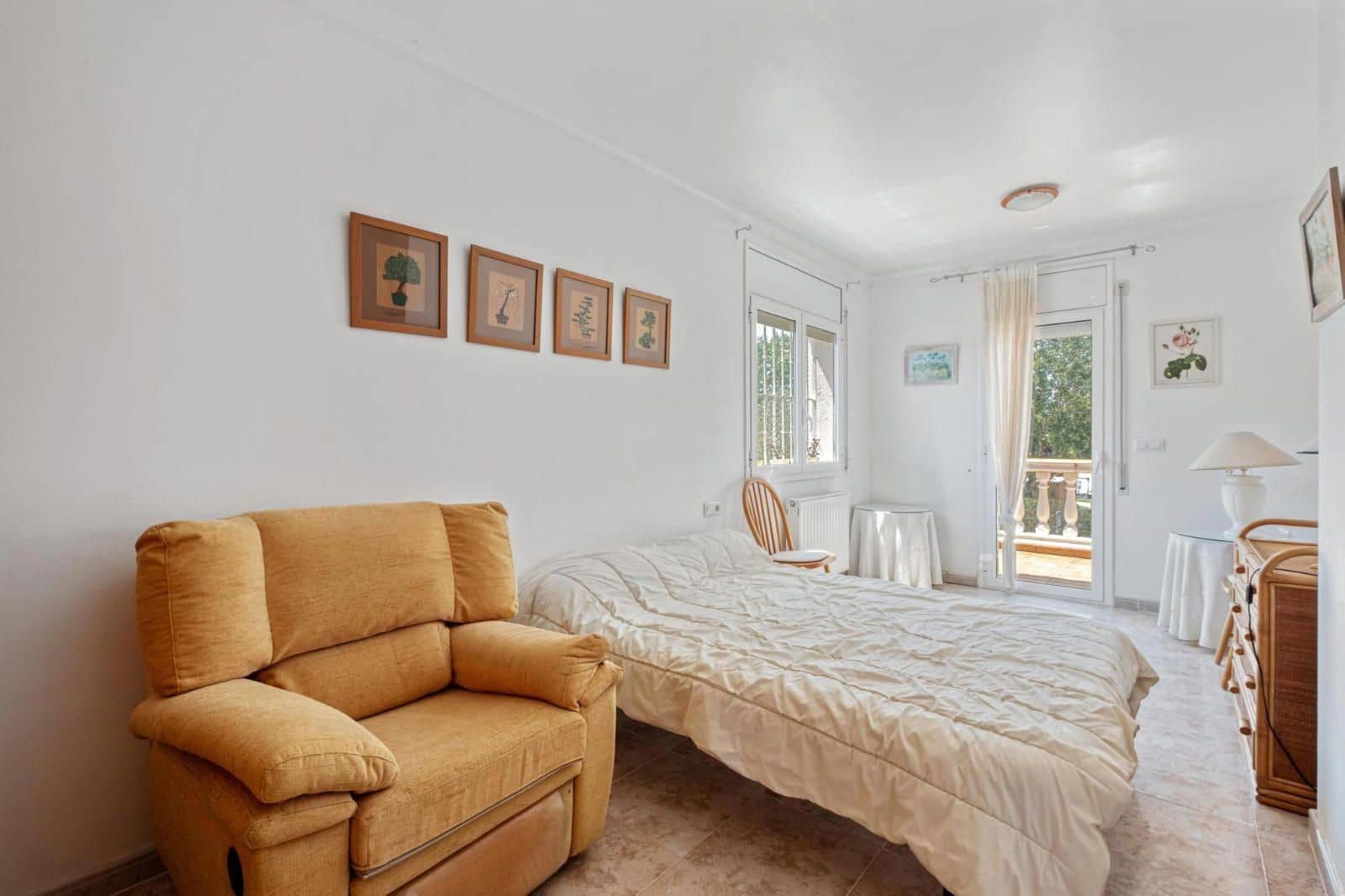 5 soverom Villa til salgs i Empuriabrava med svømmebasseng garasje - € 470 000 (Ref: 9003888)