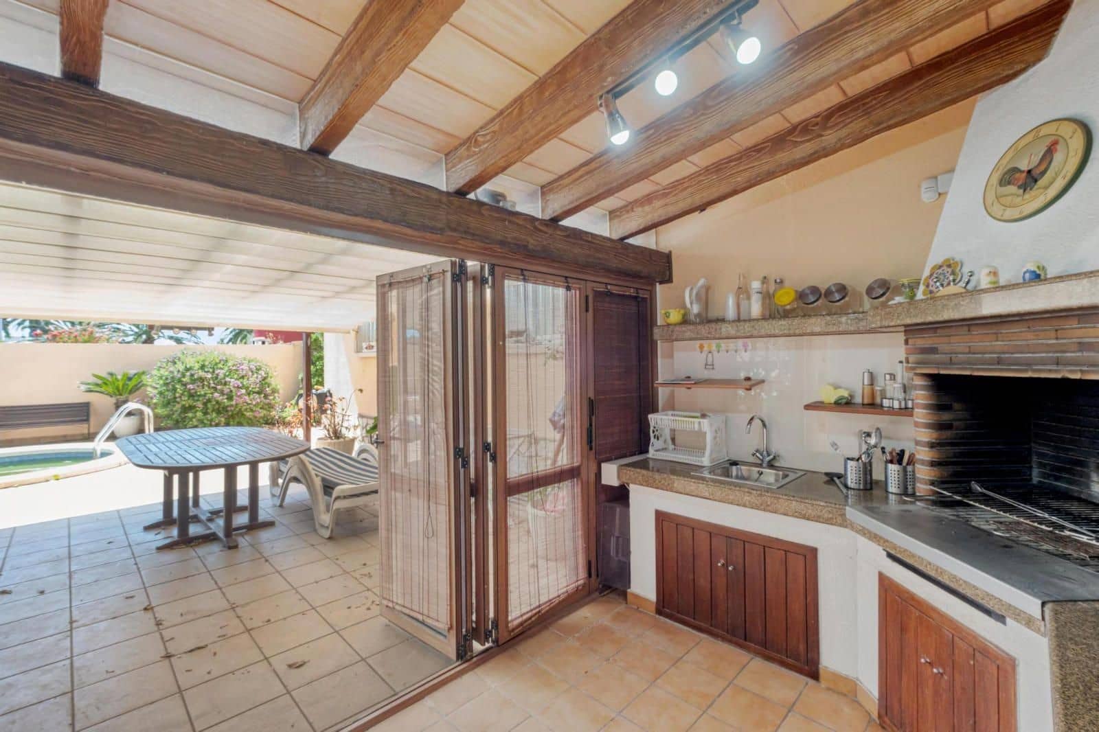 5 soverom Villa til salgs i Empuriabrava med svømmebasseng garasje - € 470 000 (Ref: 9003888)