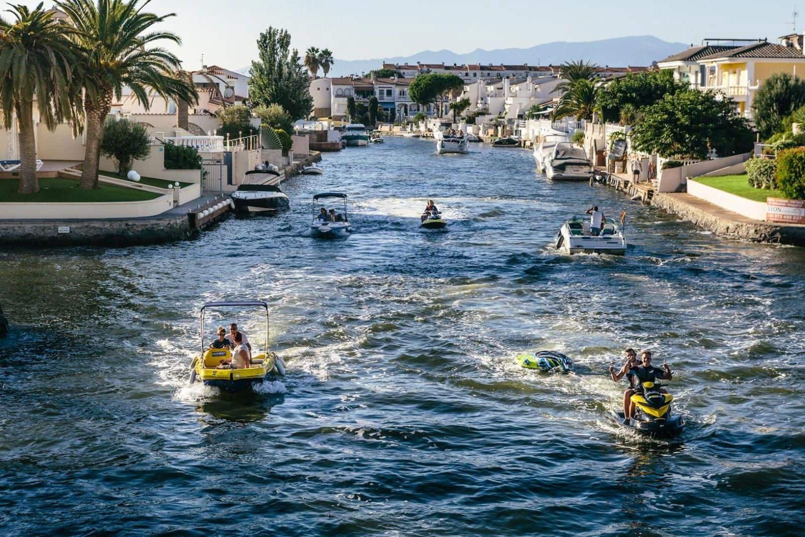 5 soverom Villa til salgs i Empuriabrava med svømmebasseng garasje - € 470 000 (Ref: 9003888)