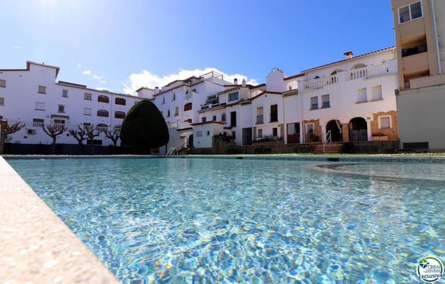 1 bedroom Flat for sale in Empuriabrava, Castelló d'Empúries with pool - € 128,000 (Ref: 9015609)