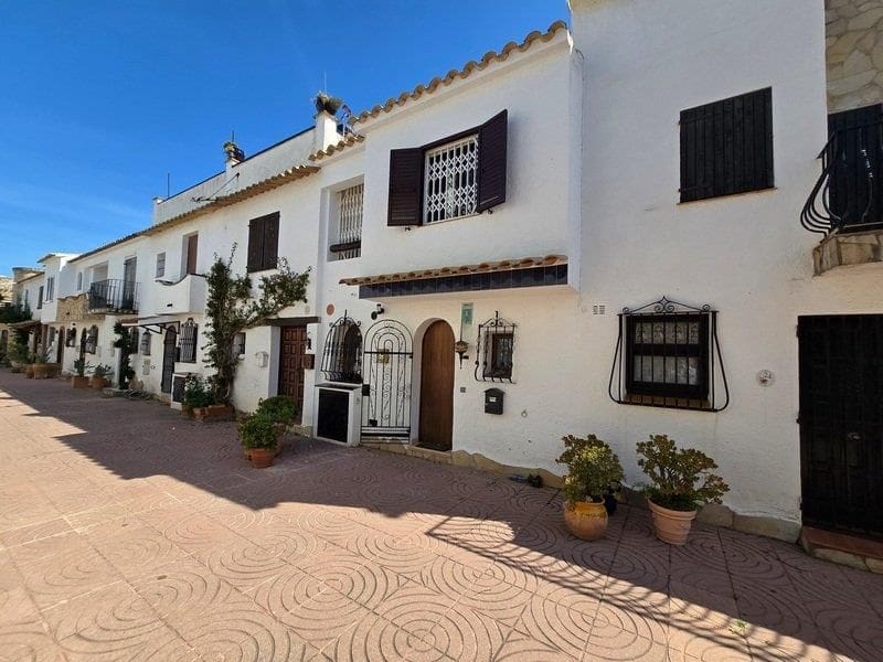 3 soverom Hus til salgs i Empuriabrava med garasje - € 495 000 (Ref: 9074638)