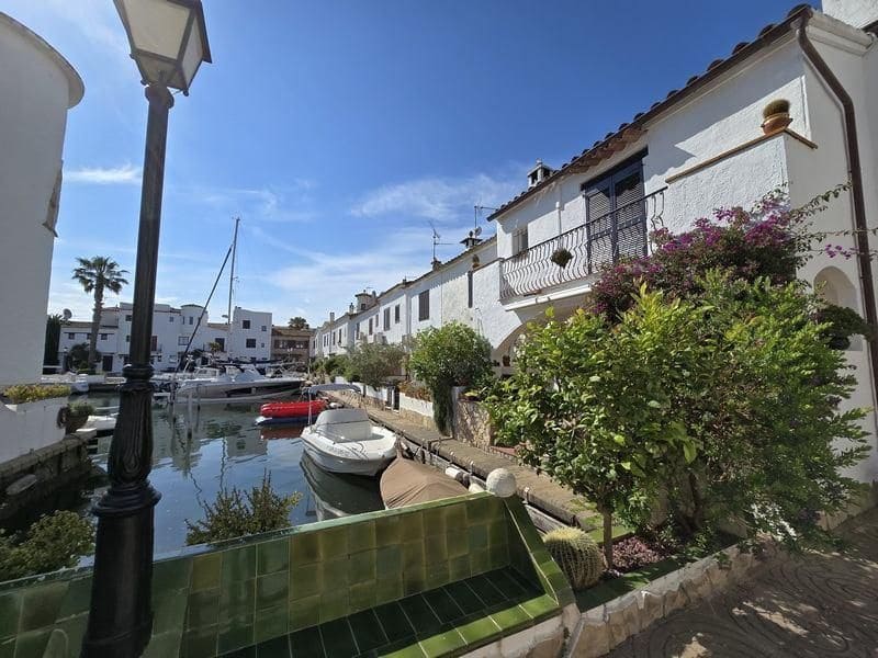 3 soverom Hus til salgs i Empuriabrava med garasje - € 495 000 (Ref: 9074638)