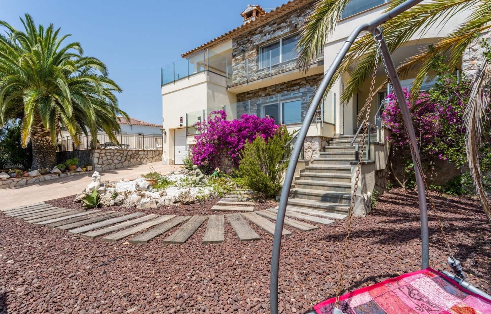 5 soverom Villa til salgs i El Mas Fumats med svømmebasseng garasje - € 749 000 (Ref: 9085920)