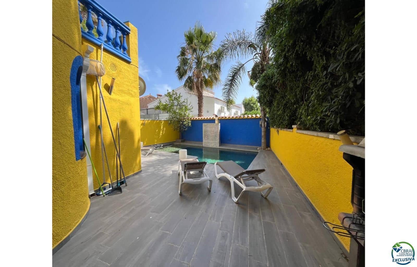 4 soverom Villa til salgs i Empuriabrava med svømmebasseng garasje - € 549 000 (Ref: 9101275)