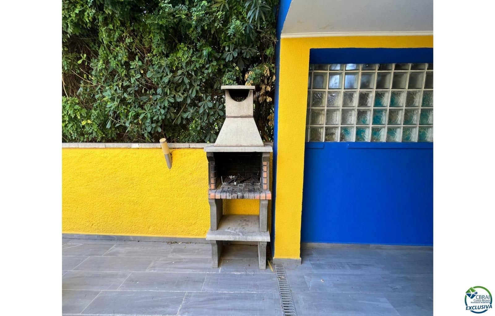 4 soverom Villa til salgs i Empuriabrava med svømmebasseng garasje - € 549 000 (Ref: 9101275)