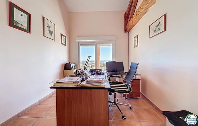 5 bedroom Villa for sale in Pau with pool garage - € 899,000 (Ref: 9103399)