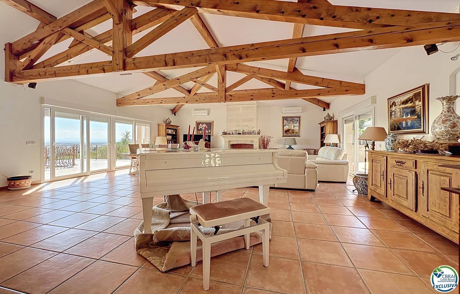 5 bedroom Villa for sale in Pau with pool garage - € 899,000 (Ref: 9103399)