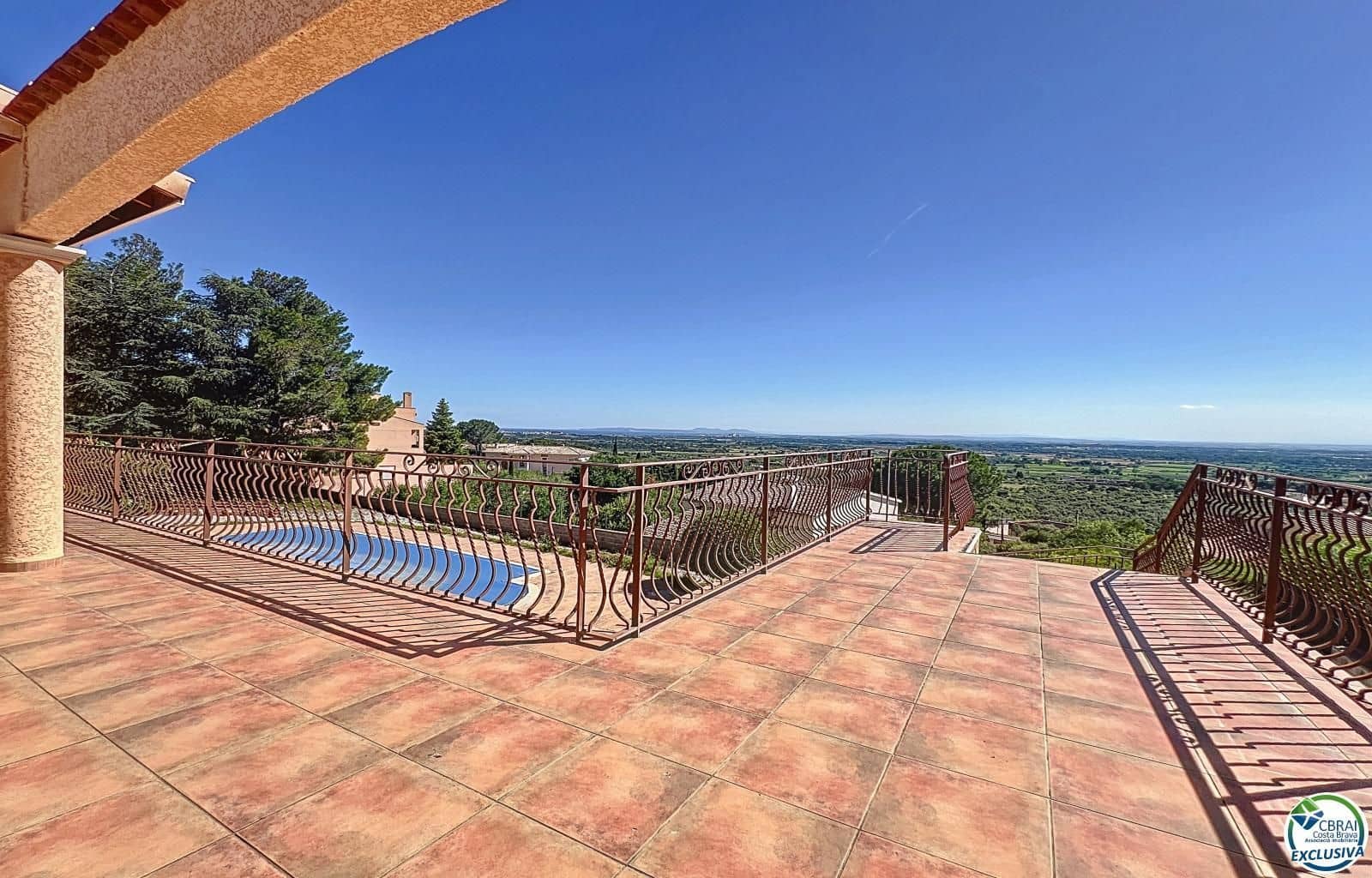 5 bedroom Villa for sale in Pau with pool garage - € 899,000 (Ref: 9103399)