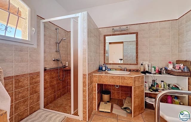 5 bedroom Villa for sale in Pau with pool garage - € 899,000 (Ref: 9103399)