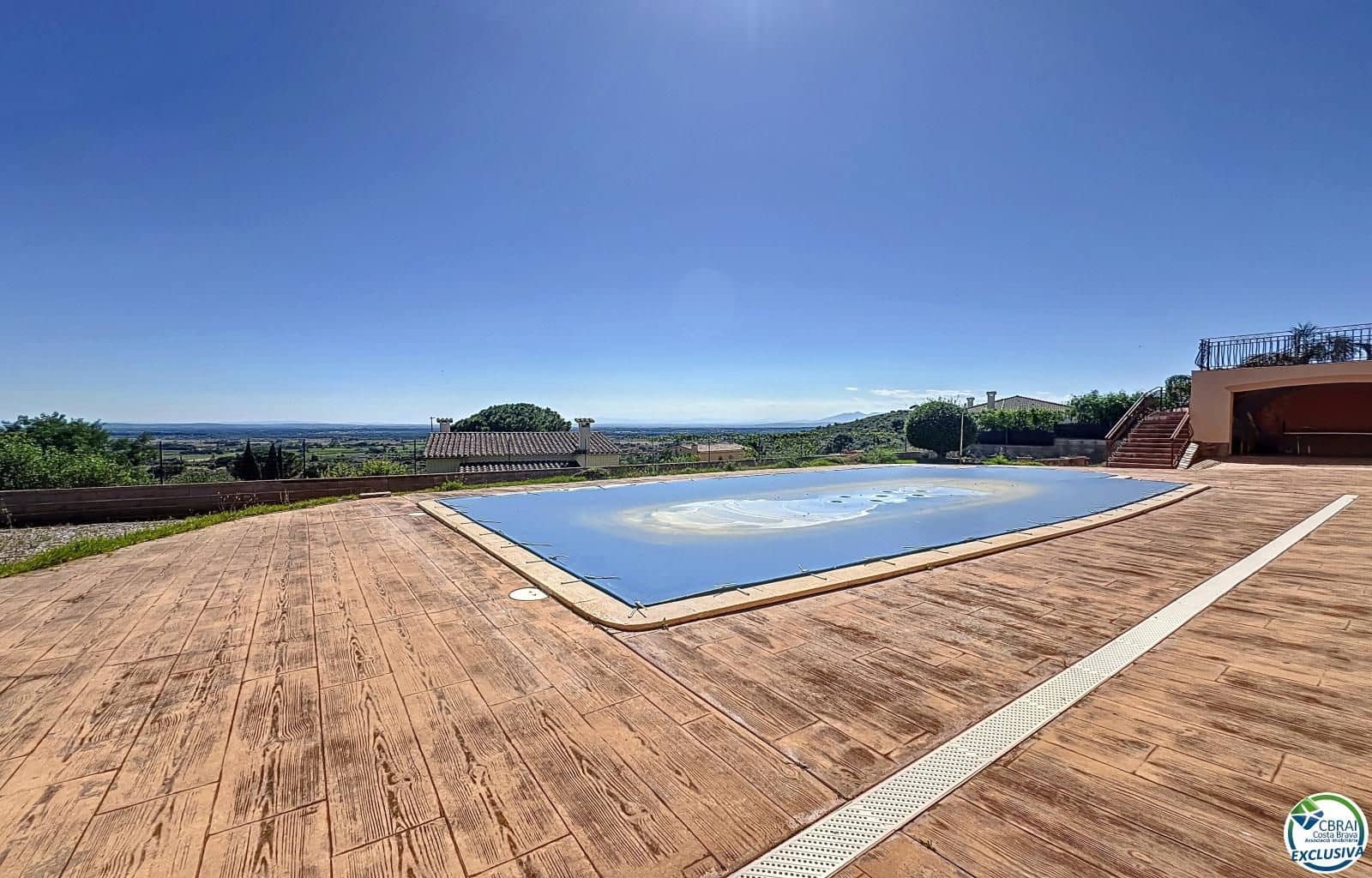 5 bedroom Villa for sale in Pau with pool garage - € 899,000 (Ref: 9103399)