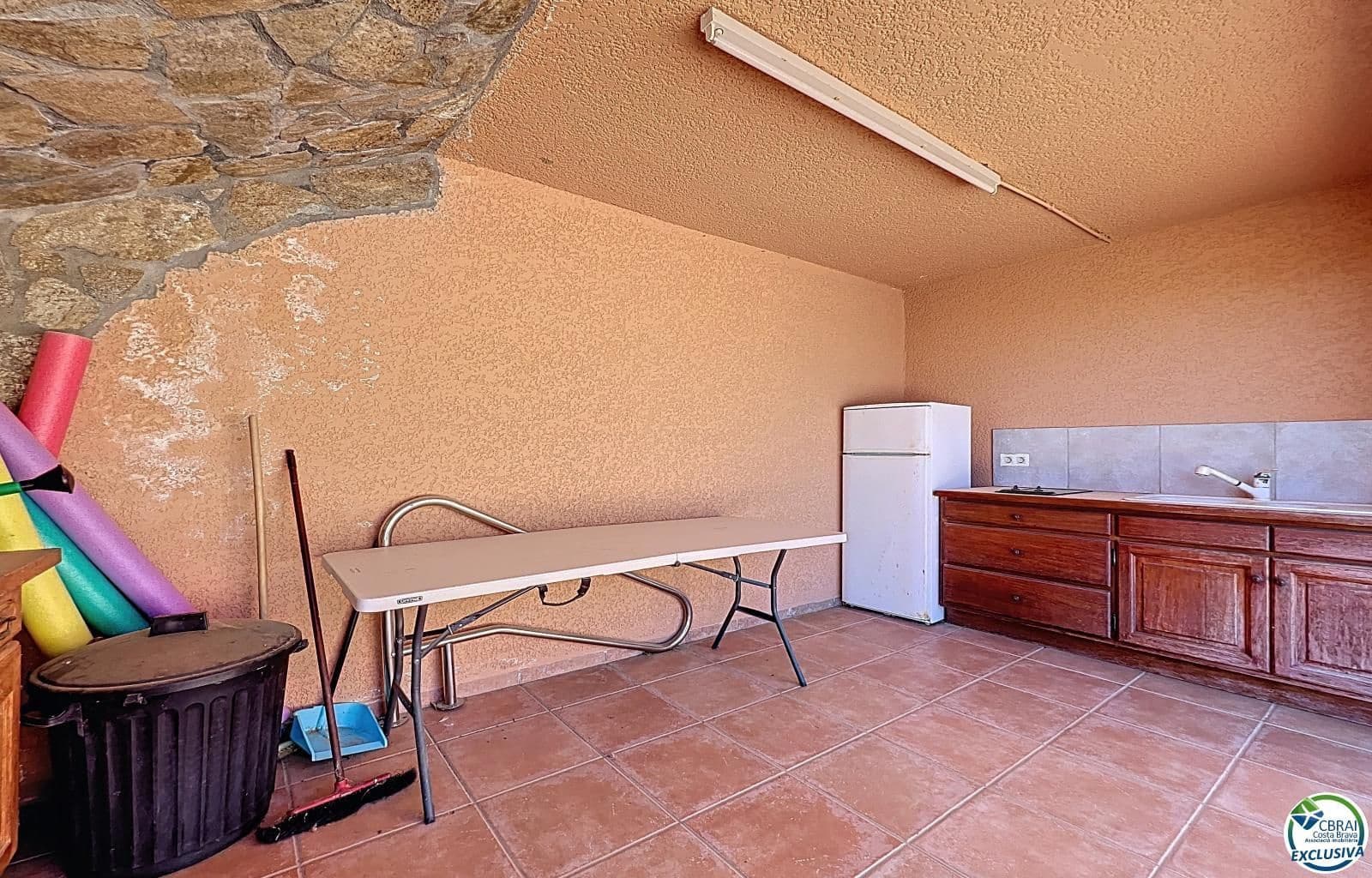 5 bedroom Villa for sale in Pau with pool garage - € 899,000 (Ref: 9103399)