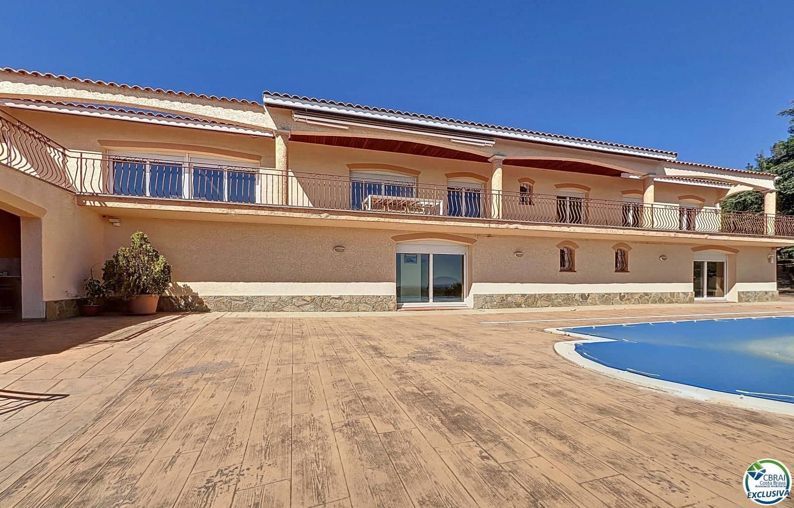 5 bedroom Villa for sale in Pau with pool garage - € 899,000 (Ref: 9103399)