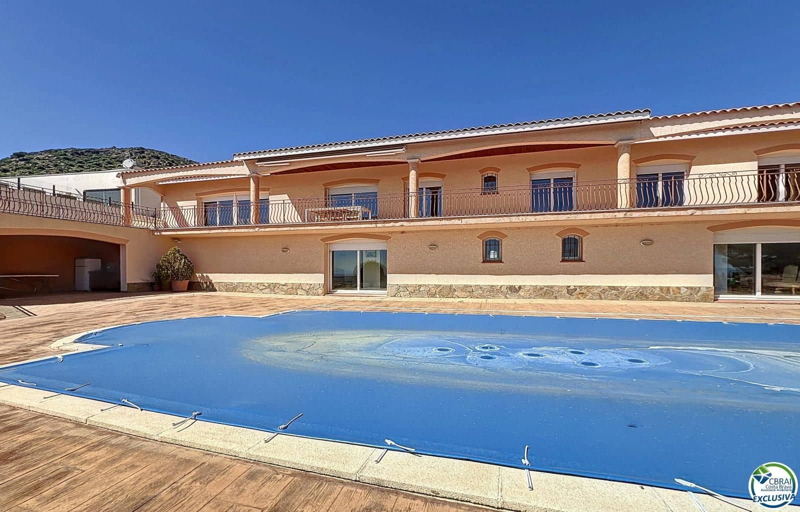 5 bedroom Villa for sale in Pau with pool garage - € 899,000 (Ref: 9103399)