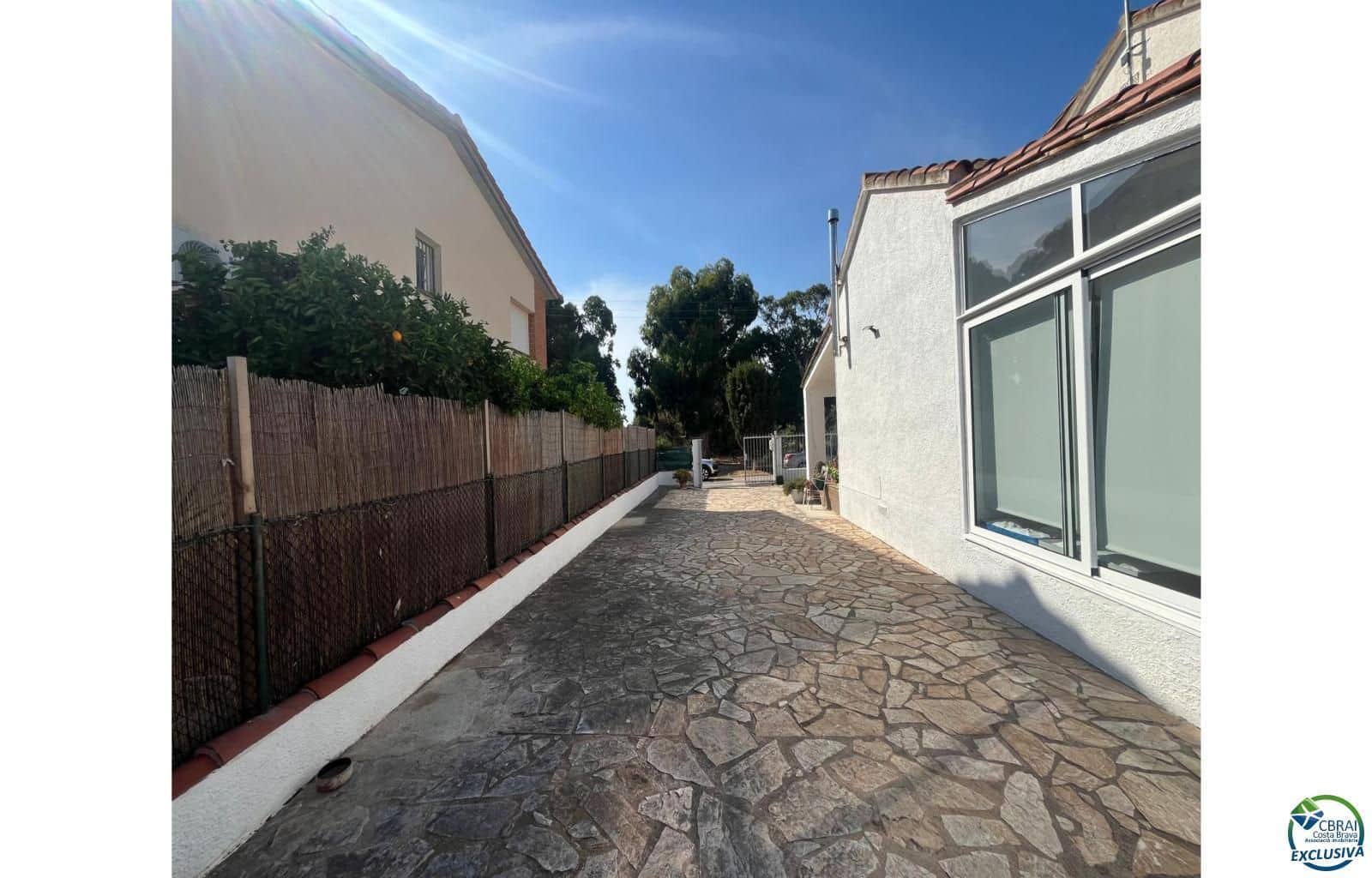 3 Zimmer Villa zu verkaufen in Roses mit Garage - 340.000 € (Ref: 9110820)