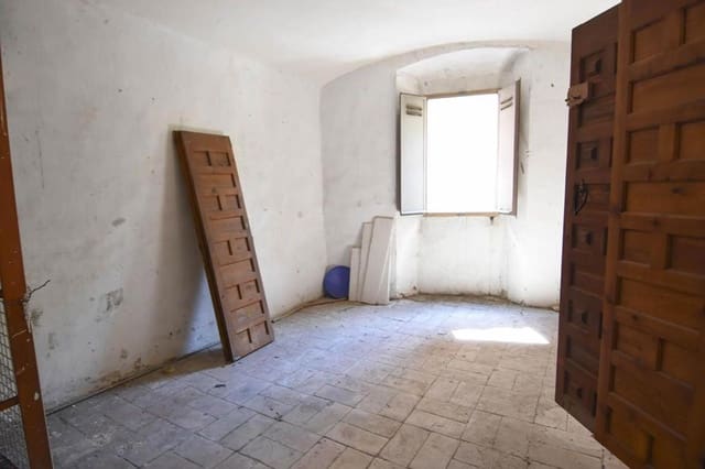 Villa te koop in Gerona stad - € 130.000 (Ref: 9128619)