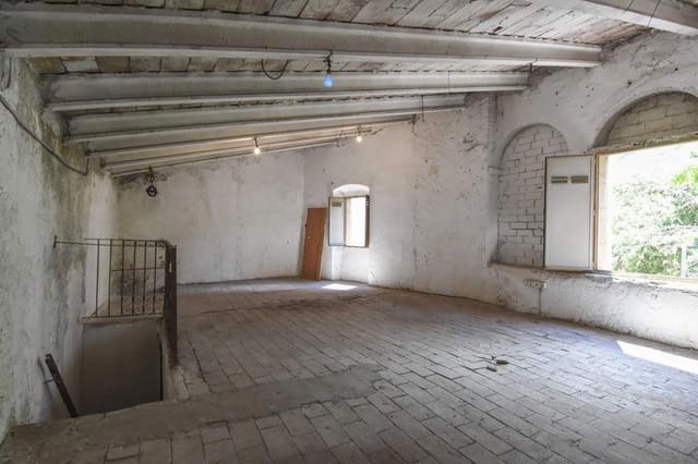 Villa te koop in Gerona stad - € 130.000 (Ref: 9128619)