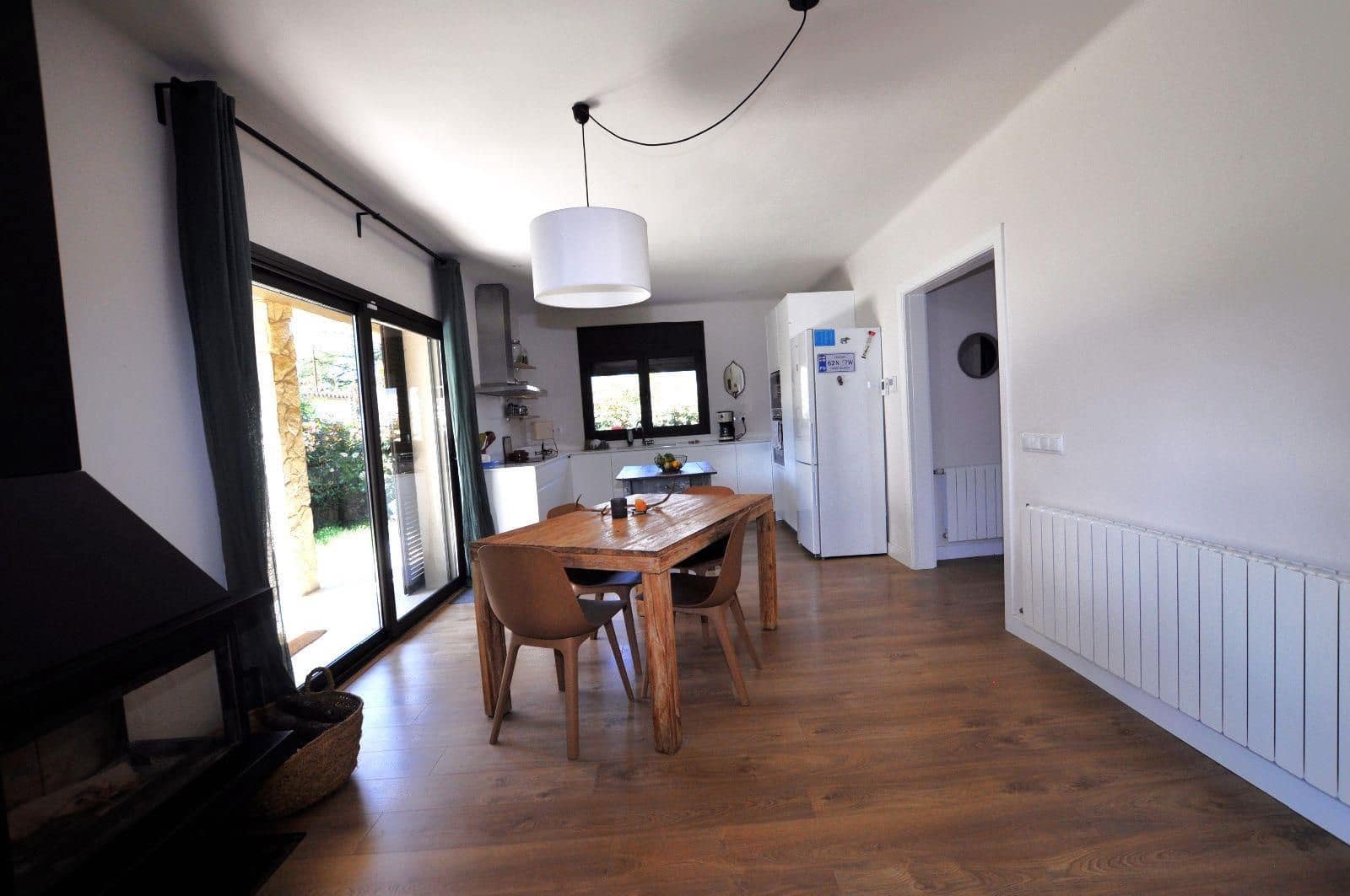 4 bedroom Villa for sale in Sant Pere Pescador with garage - € 498,000 (Ref: 9144071)