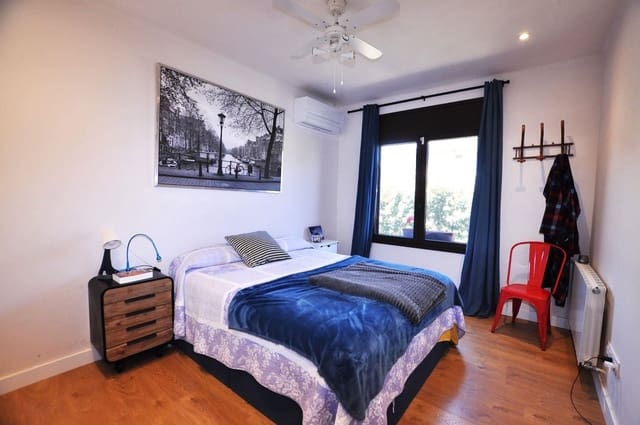 4 bedroom Villa for sale in Sant Pere Pescador with garage - € 498,000 (Ref: 9144071)