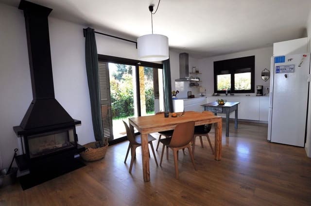 4 soveværelse Villa til salg i Sant Pere Pescador med garage - € 498.000 (Ref: 9144071)