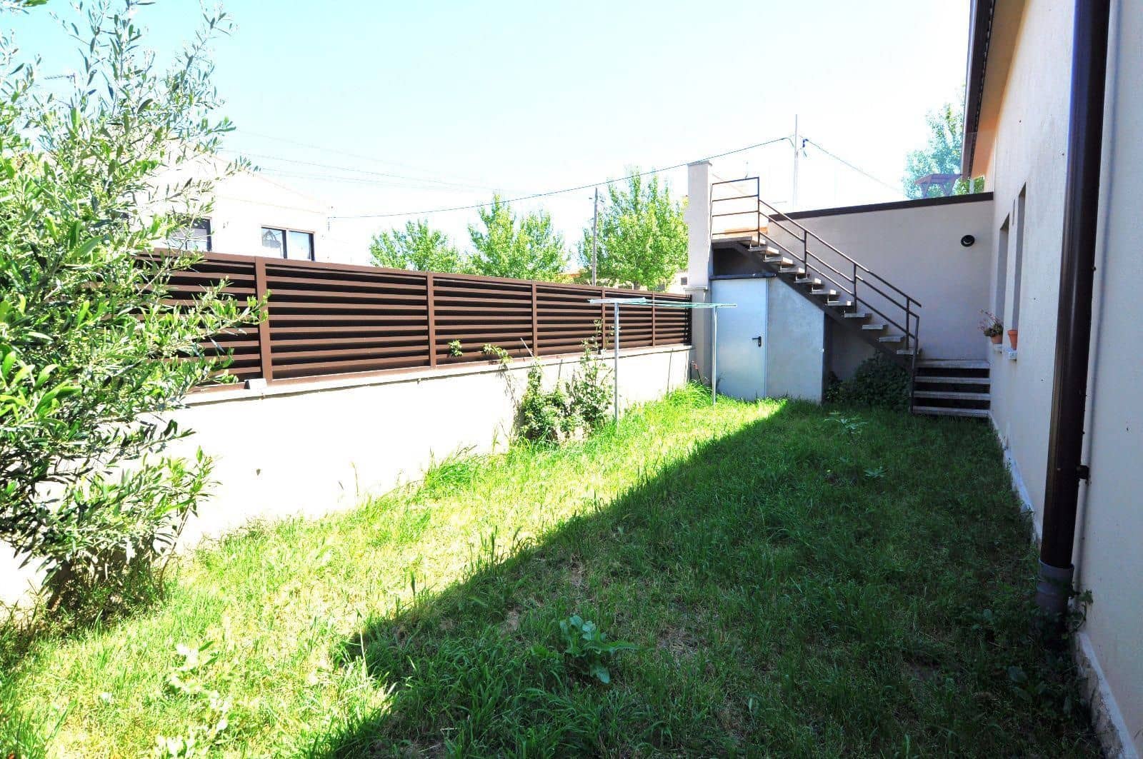 4 bedroom Villa for sale in Sant Pere Pescador with garage - € 498,000 (Ref: 9144071)