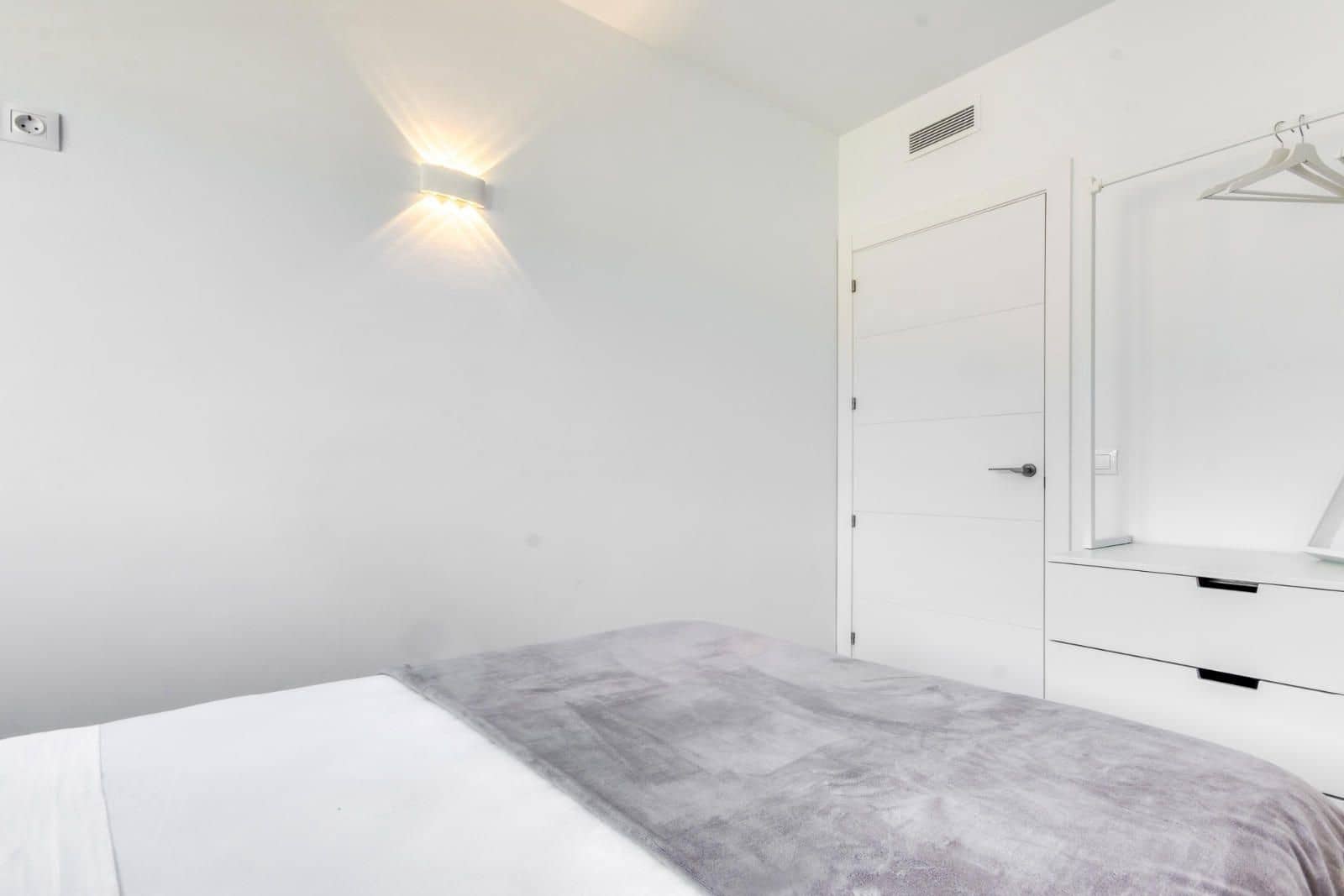 2 bedroom Flat for sale in Roses with garage - € 205,000 (Ref: 9146014)