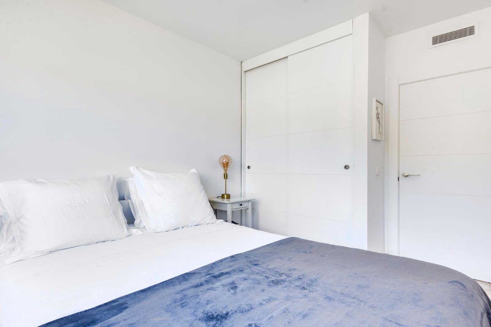 2 bedroom Flat for sale in Roses with garage - € 205,000 (Ref: 9146014)