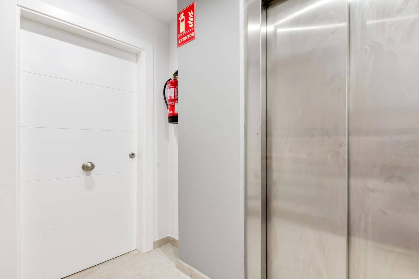 2 bedroom Flat for sale in Roses with garage - € 205,000 (Ref: 9146014)