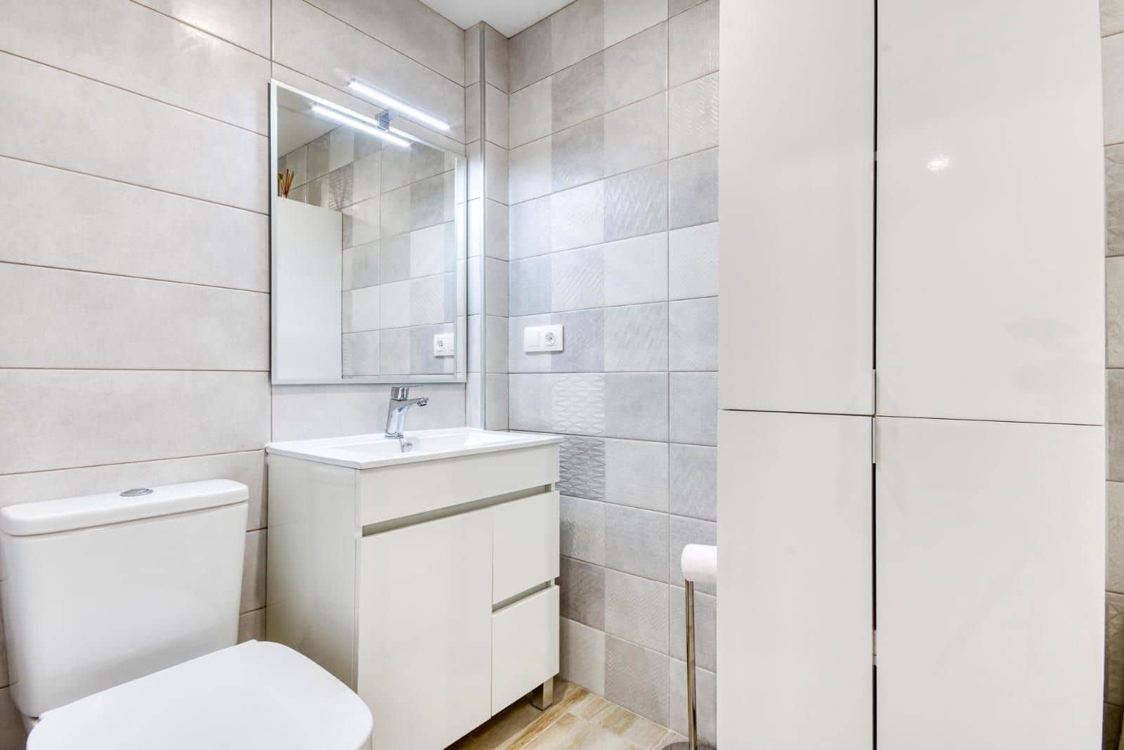 2 bedroom Flat for sale in Roses with garage - € 205,000 (Ref: 9146014)