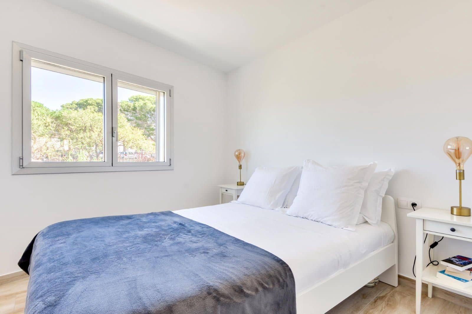 2 bedroom Flat for sale in Roses with garage - € 205,000 (Ref: 9146014)