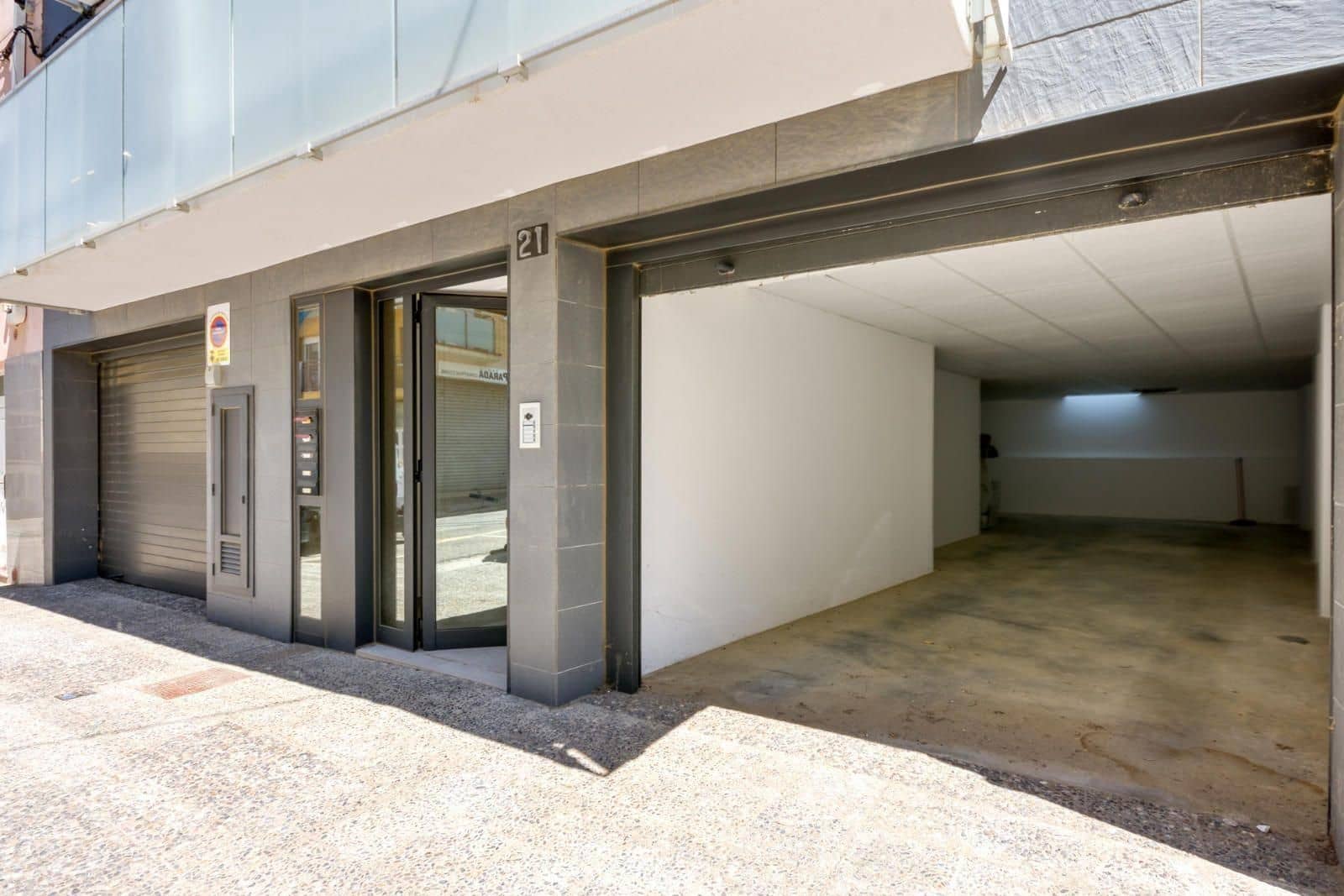 2 bedroom Flat for sale in Roses with garage - € 205,000 (Ref: 9146014)