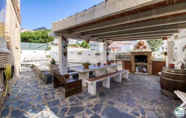 Chalet de 4 habitaciones en Roses en venta con piscina garaje - 540.000 € (Ref: 9164240)