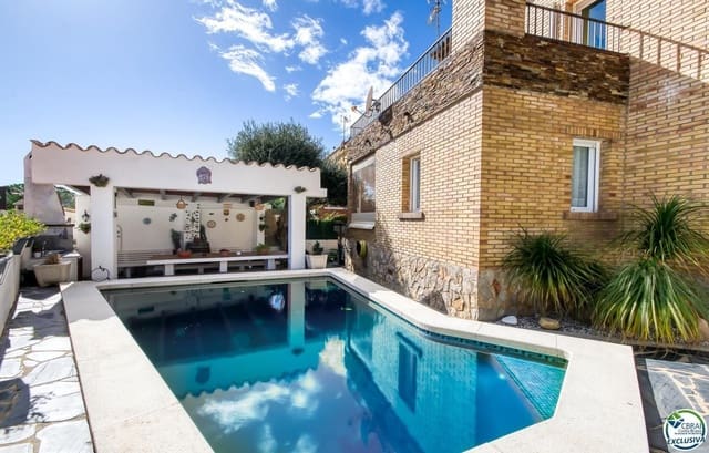 Chalet de 4 habitaciones en Roses en venta con piscina garaje - 540.000 € (Ref: 9164240)