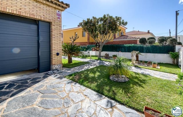 Chalet de 4 habitaciones en Roses en venta con piscina garaje - 540.000 € (Ref: 9164240)