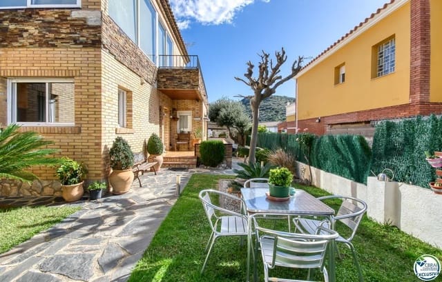 Chalet de 4 habitaciones en Roses en venta con piscina garaje - 540.000 € (Ref: 9164240)