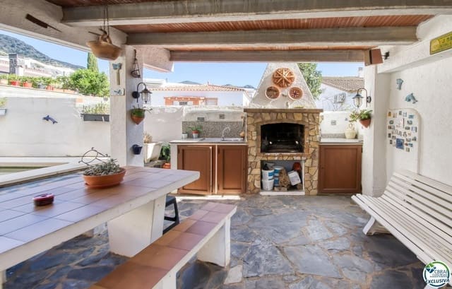 Chalet de 4 habitaciones en Roses en venta con piscina garaje - 540.000 € (Ref: 9164240)