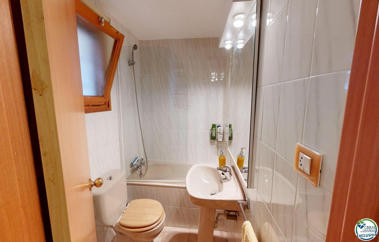 Flat for sale in Roses - € 110,000 (Ref: 9166548)