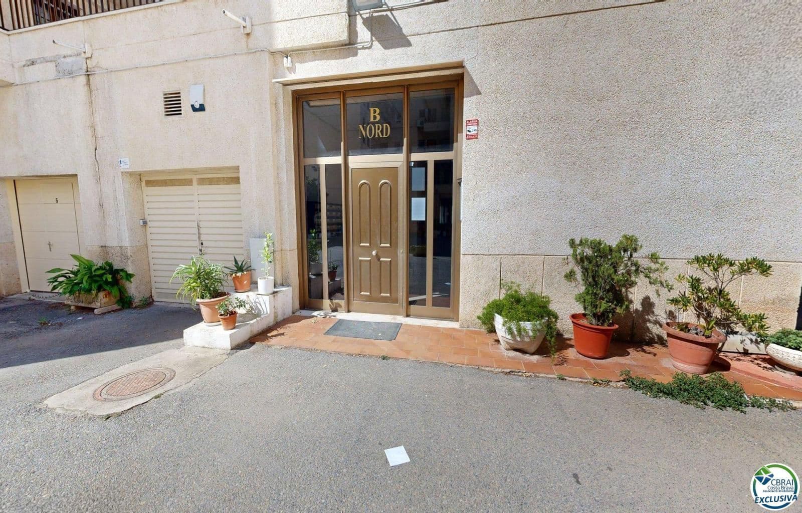 Flat for sale in Roses - € 110,000 (Ref: 9166548)