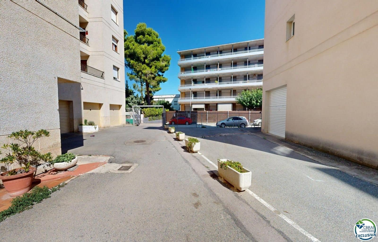 Flat for sale in Roses - € 110,000 (Ref: 9166548)
