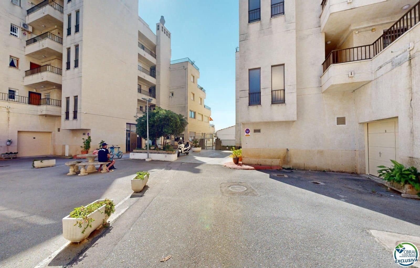 Flat for sale in Roses - € 110,000 (Ref: 9166548)