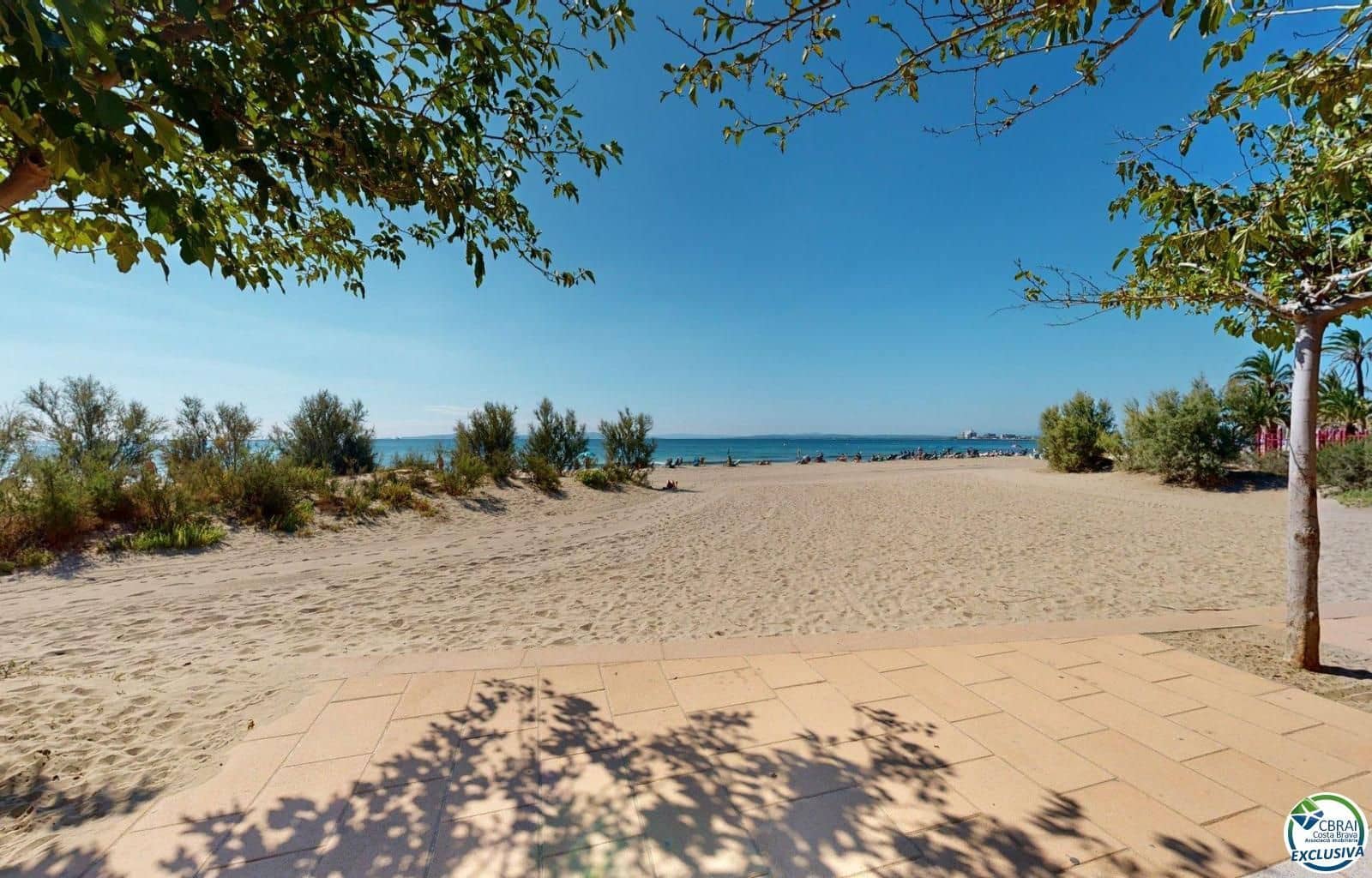 Flat for sale in Roses - € 110,000 (Ref: 9166548)