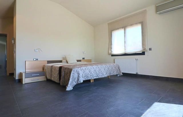 4 bedroom Villa for sale in Peralada with pool garage - € 950,000 (Ref: 9189792)