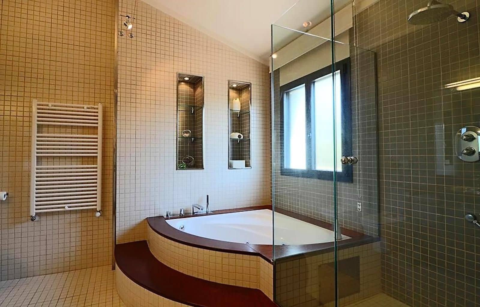 4 sypialnia Willa na sprzedaż w Peralada z basenem garażem - 950 000 € (Ref: 9189792)