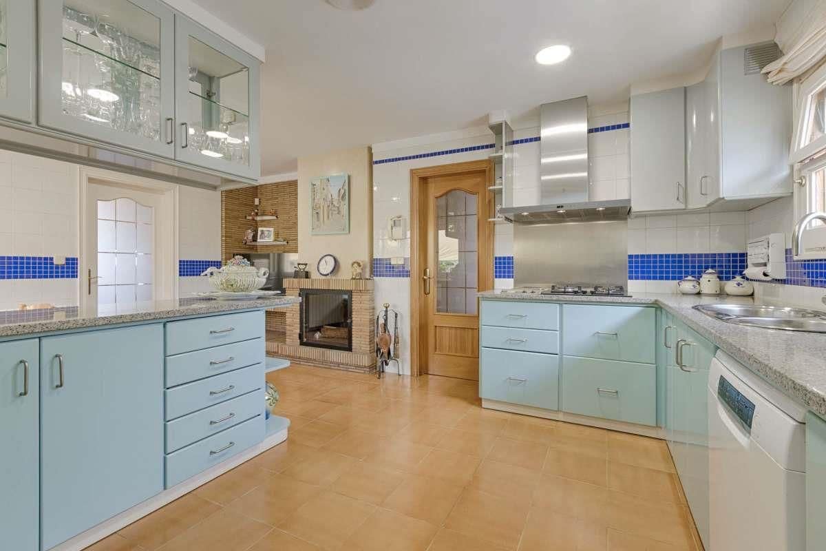 4 sypialnia Willa na sprzedaż w Roses z garażem - 635 000 € (Ref: 9189793)