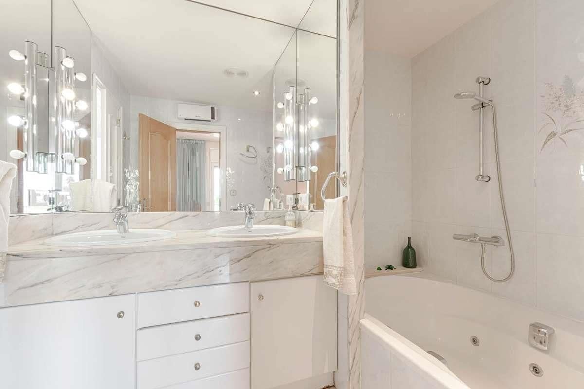 4 sypialnia Willa na sprzedaż w Roses z garażem - 635 000 € (Ref: 9189793)