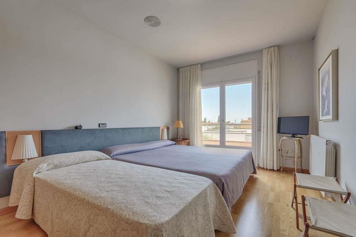 4 sypialnia Willa na sprzedaż w Roses z garażem - 635 000 € (Ref: 9189793)