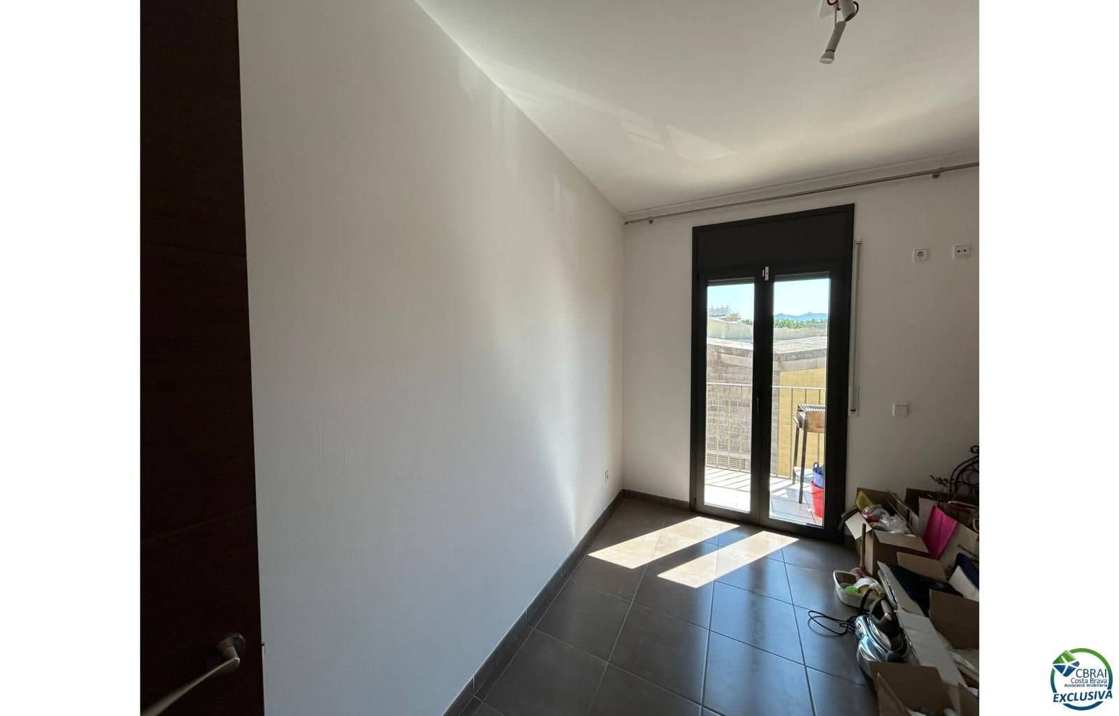 3 soverom Leilighet til salgs i Empuriabrava med garasje - € 215 000 (Ref: 9189794)