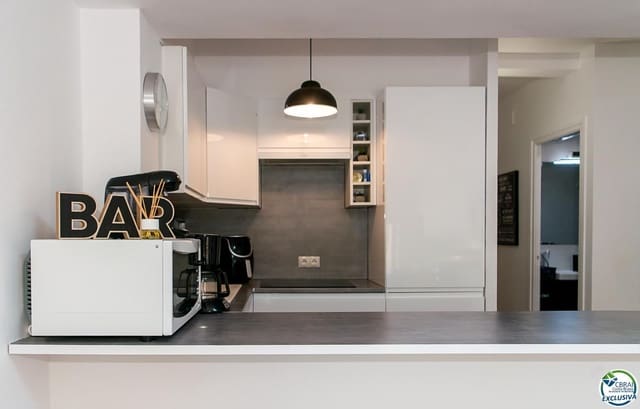 2 chambre Appartement à vendre à Empuriabrava, Castelló d'Empúries avec piscine garage - 225 000 € (Ref: 9189795)