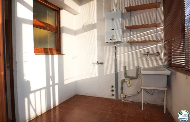 4 bedroom Villa for sale in Vila-sacra with garage - € 280,000 (Ref: 9208669)